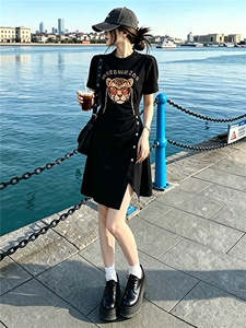 慵懒风韩版时尚气质短袖连衣裙女夏款圆领字母撞色拼接短袖T恤裙图片 慵懒风韩版时尚气质短袖连衣裙女夏款圆领字母撞色拼接短袖T恤裙图片