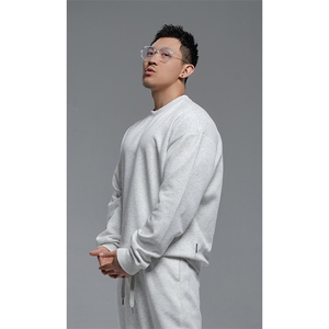 抖音得物高品质 二开支持退换 26春装美式男宽松曼巴纯色圆领卫衣图片