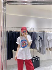 长款印花T恤，女装T恤，mo mo kiss u