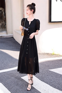 高级感气质黑色连衣裙女夏季2023新款修身显瘦设计感减龄波点长裙图片