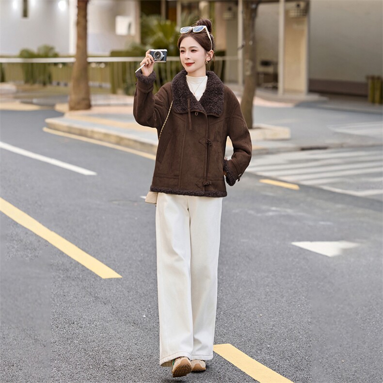 2025冬季显瘦皮毛一体翻领外套宽松女新款百搭休闲保暖,女装皮衣,自然秀