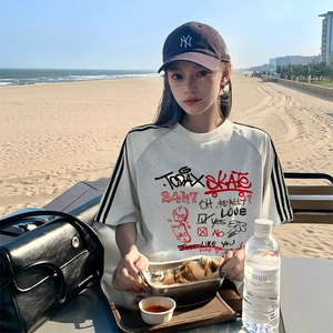 抖音得物品质二开240克宽松纯棉美式潮牌印花三条杠中性风短袖T恤