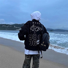 黑色