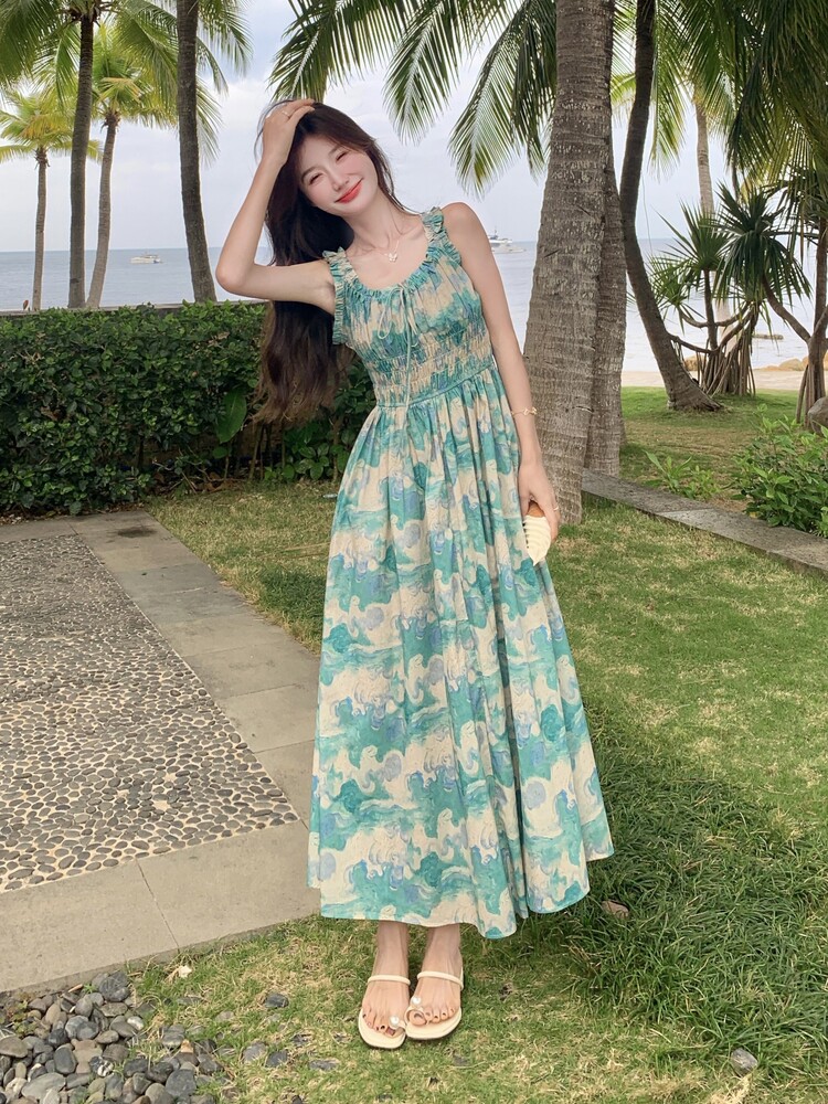 法式度假风打揽吊带连衣裙女2025夏季新款漂亮独特小众绿色碎花裙,女装连衣裙,韩蜜菓