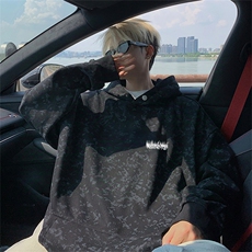 黑色