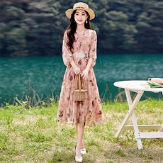 七分袖剪花连衣裙女2025年新款韩版V领气质收腰显瘦雪纺碎花裙子，女装连衣裙，魅丽静蓝