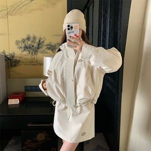 韩版时尚加厚保暖羽绒女2025冬季新款显瘦连帽上衣短裙图片