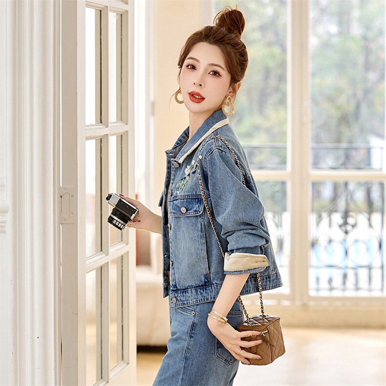 现货2025春季新款新中式g潮百搭绣花复古做旧水洗短款牛仔外套,女装短外套,然然