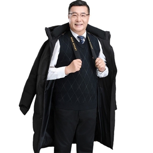 中老年防寒锁温背带中长款90%鹅绒羽绒服连帽外套男P310488元图片