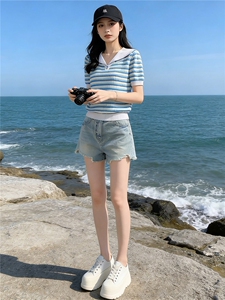 时尚简约套装女夏季新款洋气减龄蓝色翻领条纹上衣牛仔短裤两件套图片