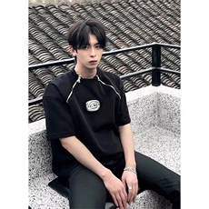 黑色