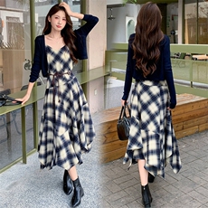 2025年秋季新款时尚潮流高级感大方格飘逸大摆连衣裙两件套，女装套装/套裙，心心服饰