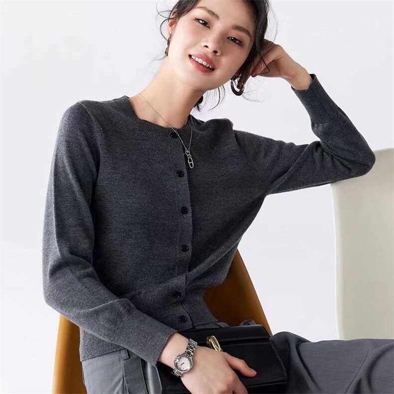 时尚百搭女士羊毛衫 简约圆领短款开衫 显瘦修身长袖针织外套图片