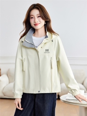 现货！2026年春季外套女短款休闲设计感上衣，女装短外套，沐七七