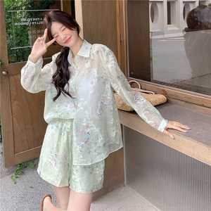 浅绿色提花防晒衫套装女小个子2025夏新款轻薄防晒衬衣短裤两件套图片