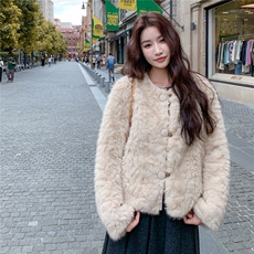 小香风奶杏色羊羔毛外套女秋2025新款高级感宽松加厚保暖毛毛上衣，女装皮草，欣美人
