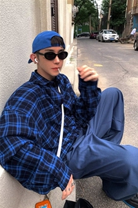 磨毛蓝色格子衬衫松弛感宽松大版复古简约小刺绣长袖薄外套图片