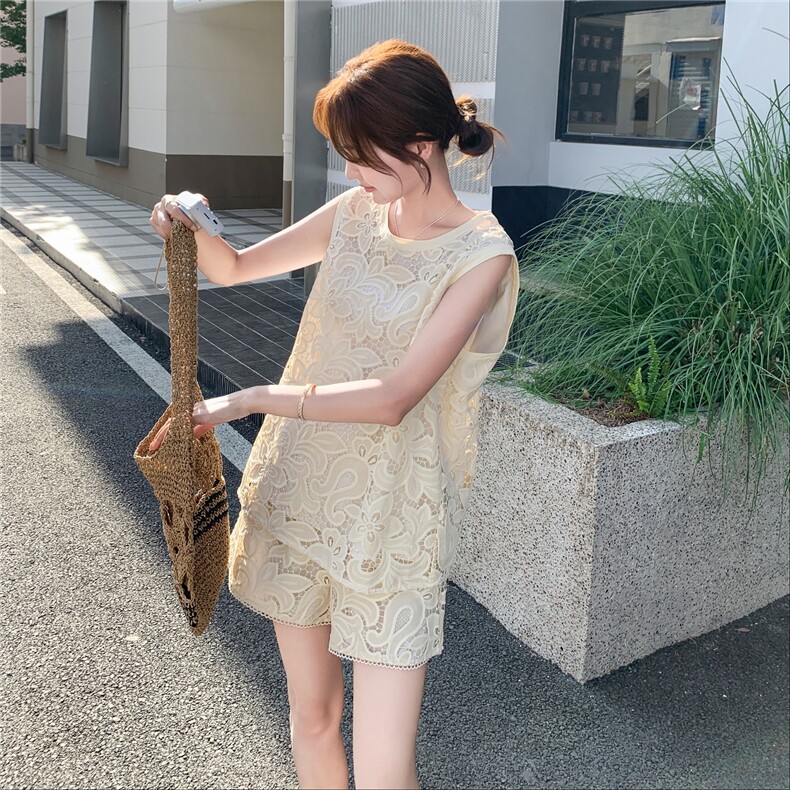 高级感米白色重工蕾丝露背上衣+短裤套装两件套女夏季韩系巨好看,女装套装/套裙,2C211