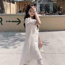 夏季新款甜美气质中长款连衣裙女显瘦修身泡泡袖设计清新花朵装饰适合度假或日常穿着，女装连衣裙，秋水欣儿