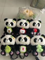 金貂绒35厘米大号熊猫花花抱物款,精品个大版大(10个起批),佳旺毛绒玩具1 金貂绒35厘米大号熊猫花花抱物款,精品个大版大(10个起批),佳旺毛绒玩具1