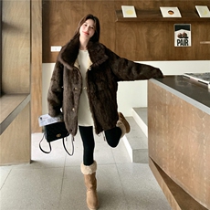 2025秋冬新款加厚复古领牛角扣短外套保暖皮毛一体双面穿女装外套，女装派克服，2C159