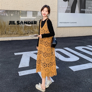 慵懒松弛穿搭蕾丝背心叠穿绿色T恤连衣裙女春秋休闲长裙两件套装图片