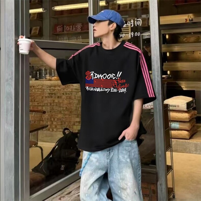 抖音得物品质二开240克宽松纯棉美式潮牌印花三条杠中性风短袖T恤图片