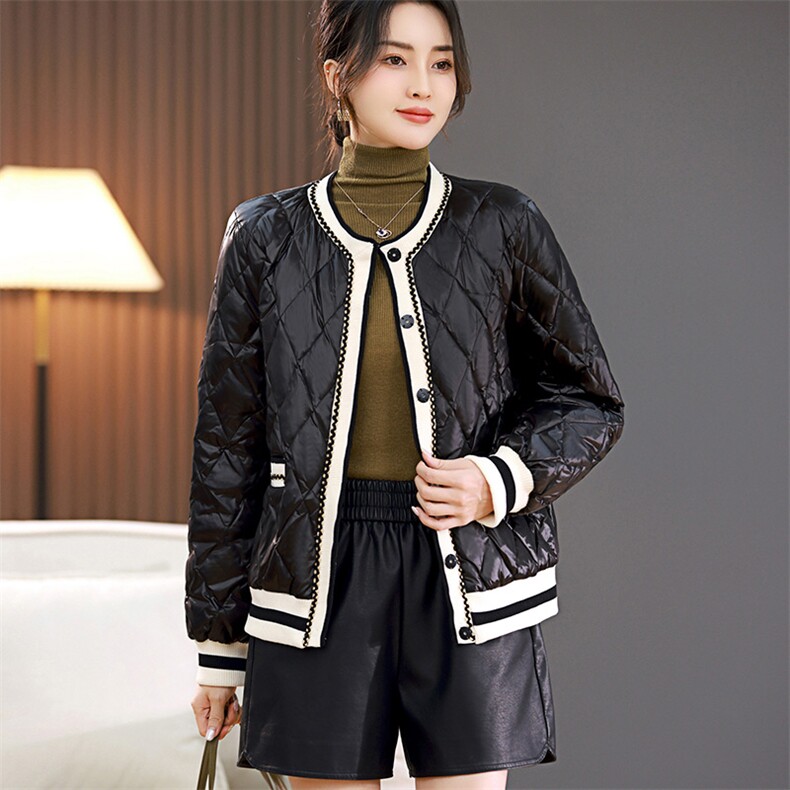 羽绒服女短款2024年新款冬季时尚菱形格白鸭绒小香风轻薄外套,女装羽绒服,丽影随形