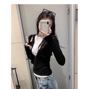 黑白撞色假两件打底上衣女秋冬2025新款修身V领长袖T恤辣妹内搭图片