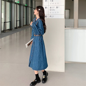 娃娃领牛仔连衣裙女2024春秋新款今年流行复古刺绣收腰裙子图片