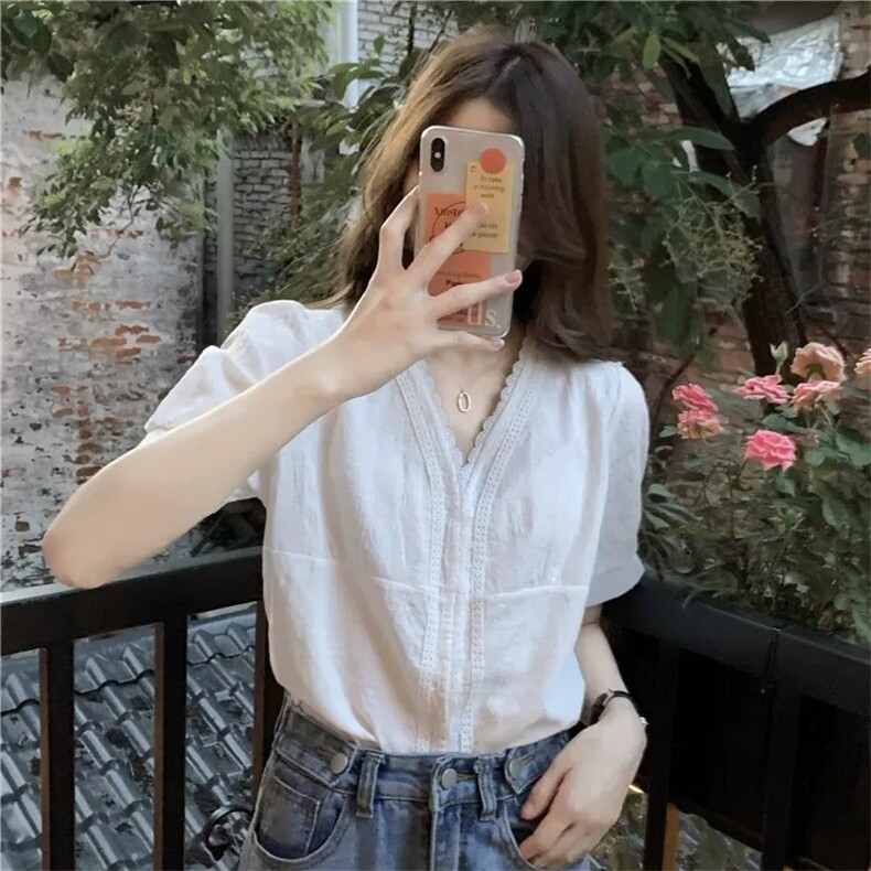 2025法式泡泡袖小众设计感V领短袖衬衫,女装衬衫,湘姗