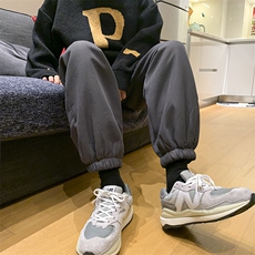 灰色