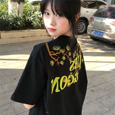 黑色