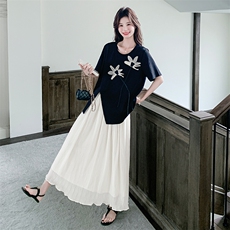 温柔系穿搭氛围感黑色花朵t恤套装女夏新款时尚洋气半身裙两件套，女装连衣裙，2D009
