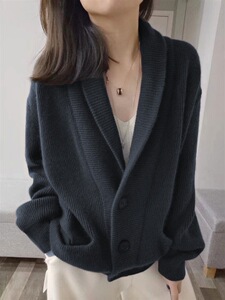 欧货高端加厚开衫女山羊绒衫秋冬宽松慵懒西装领羊毛针织毛衣外套图片