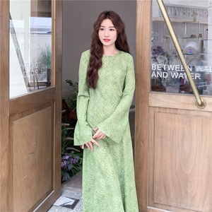 绿色度假风印花长袖连衣裙女2025秋新款法式绝美气质修身显瘦长裙图片