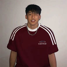 酒红色