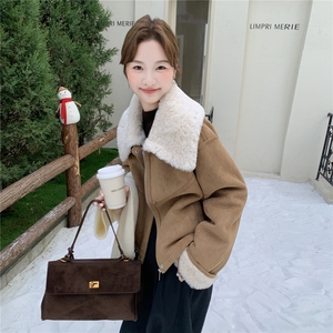 卡其色翻领皮毛一体羊羔毛外套女2025冬季新款爆款韩系小个子棉服图片