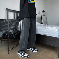 黑色