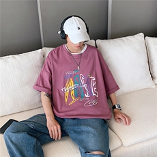 紫红色