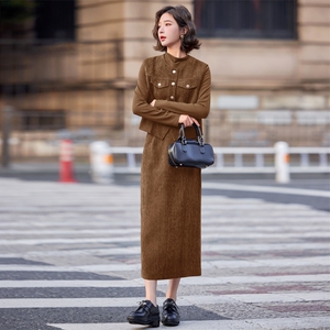 酒红色小香风马甲套装女春秋2025超火轻奢高级感气质半身裙三件套图片
