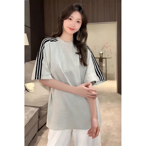 抖音得物品质二开240克宽松纯棉美式潮牌印花三条杠中性风短袖T恤图片