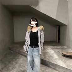 灰色