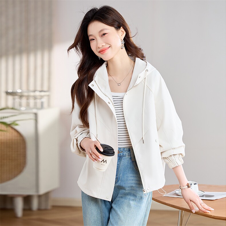 短款连帽风衣外套女春秋2025新款时尚宽松小个子减龄气质女士上衣，女装短外套，丽影随形