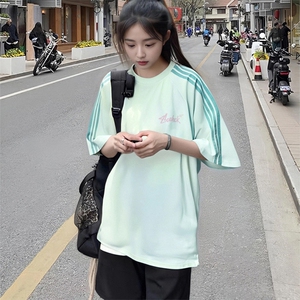 抖音得物品质二开240克宽松纯棉美式潮牌印花三条杠中性风短袖T恤图片