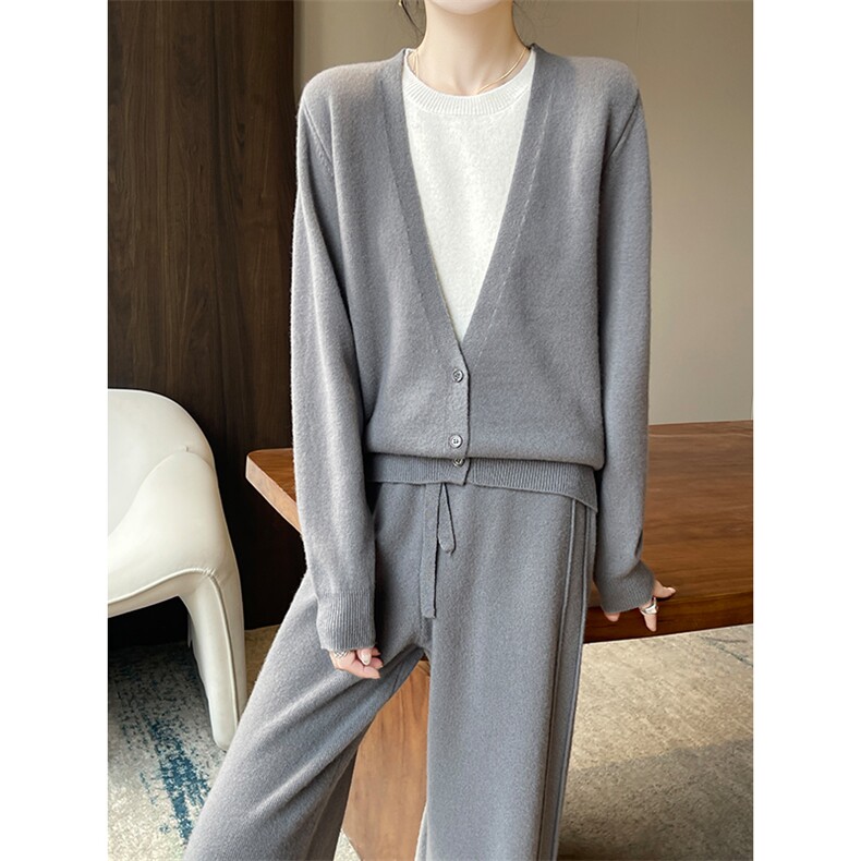 2025年秋季新款百搭圆领假两件羊毛衫，女装羊毛衫，隆格羊绒