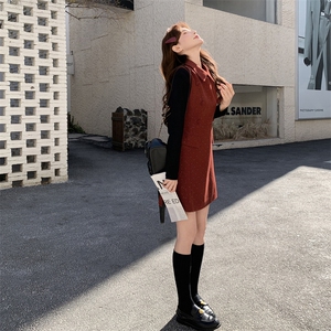 现货韩系高级感红呢料马甲+针织打底套装女2026春装新款两件套裙图片