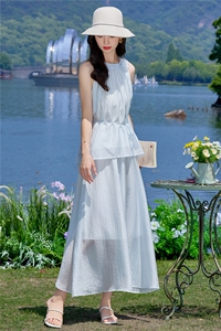 （新款现货）2026夏装时尚挂脖飘带领花上衣+半裙超仙套裙两件套图片