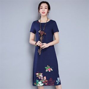 2021年夏季 短袖 长裙 绣花 圆领 宽松腰 套头 时尚 抽象图案显瘦 连衣裙图片