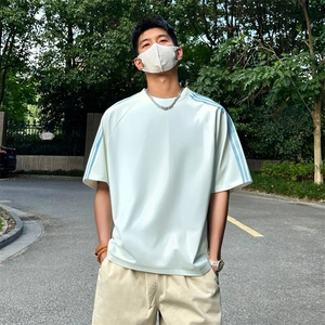 抖音得物品质二开240克宽松纯棉美式潮牌印花三条杠中性风短袖T恤图片